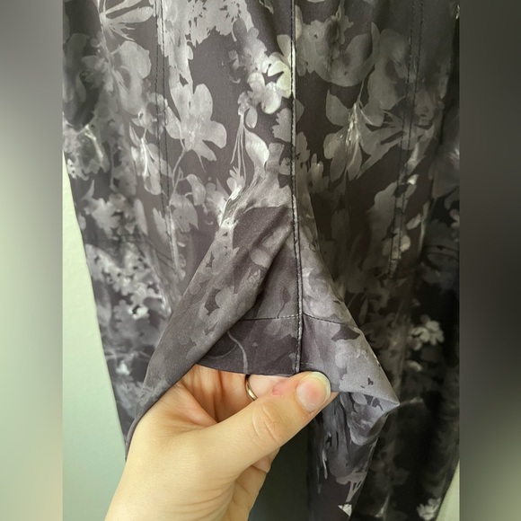 Athleta Grey Floral Savannah Jogger Pants Women’s Size 6T - Picture 10 of 16